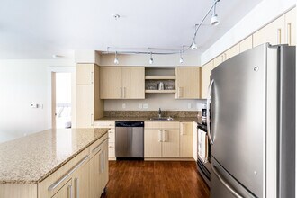 215 10th Ave E in Seattle, WA - Building Photo - Building Photo