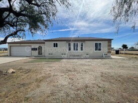 1410 Cottonwood Ave in San Jacinto, CA - Building Photo