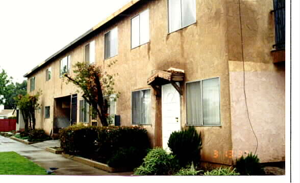 1005 W Denni St in Wilmington, CA - Building Photo