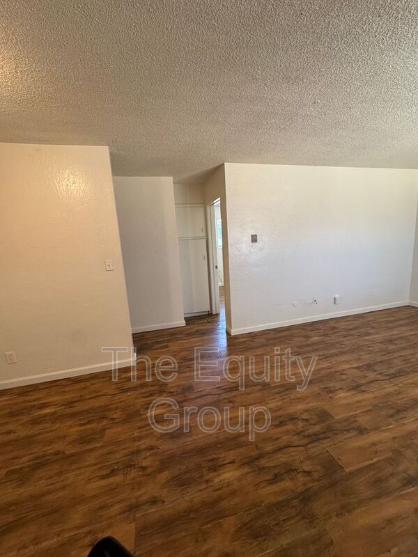 352 S Blackstone St in Tulare, CA - Building Photo - Building Photo