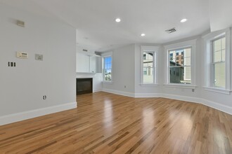 12 Tuckerman St in Boston, MA - Building Photo - Building Photo