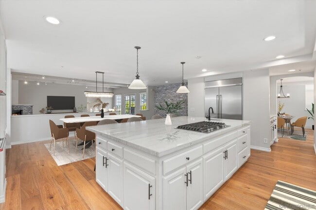 512 S Granados Ave in Solana Beach, CA - Building Photo - Building Photo