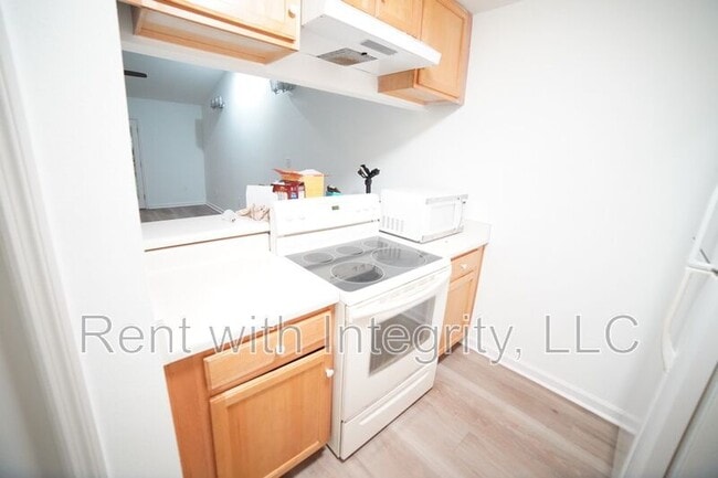 1272 Cross Creek Cir in Tallahassee, FL - Building Photo - Building Photo