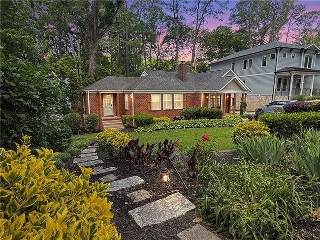 656 Timm Valley Rd NE in Atlanta, GA - Building Photo - Building Photo