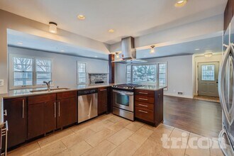 6100 Colfax Ln S, Unit 2 in Minneapolis, MN - Foto de edificio - Building Photo