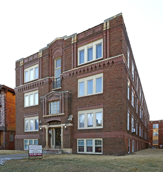 610 Summit Apartments