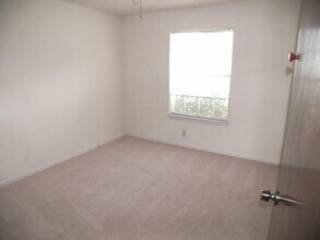 10108 Woodland Village Dr in Austin, TX - Building Photo - Building Photo