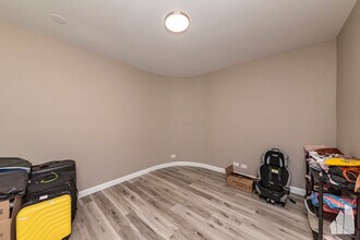 7025 N Sheridan Rd, Unit 1E in Chicago, IL - Building Photo - Building Photo