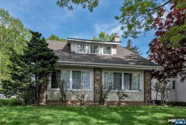 property at 211 Kenilworth Rd