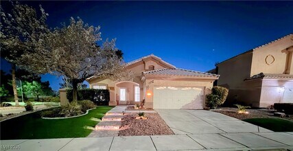 2528 Huber Heights Dr in Las Vegas, NV - Building Photo - Building Photo