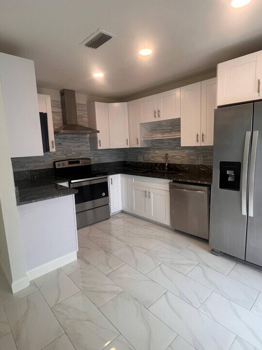 1847 N Congress Ave in West Palm Beach, FL - Building Photo