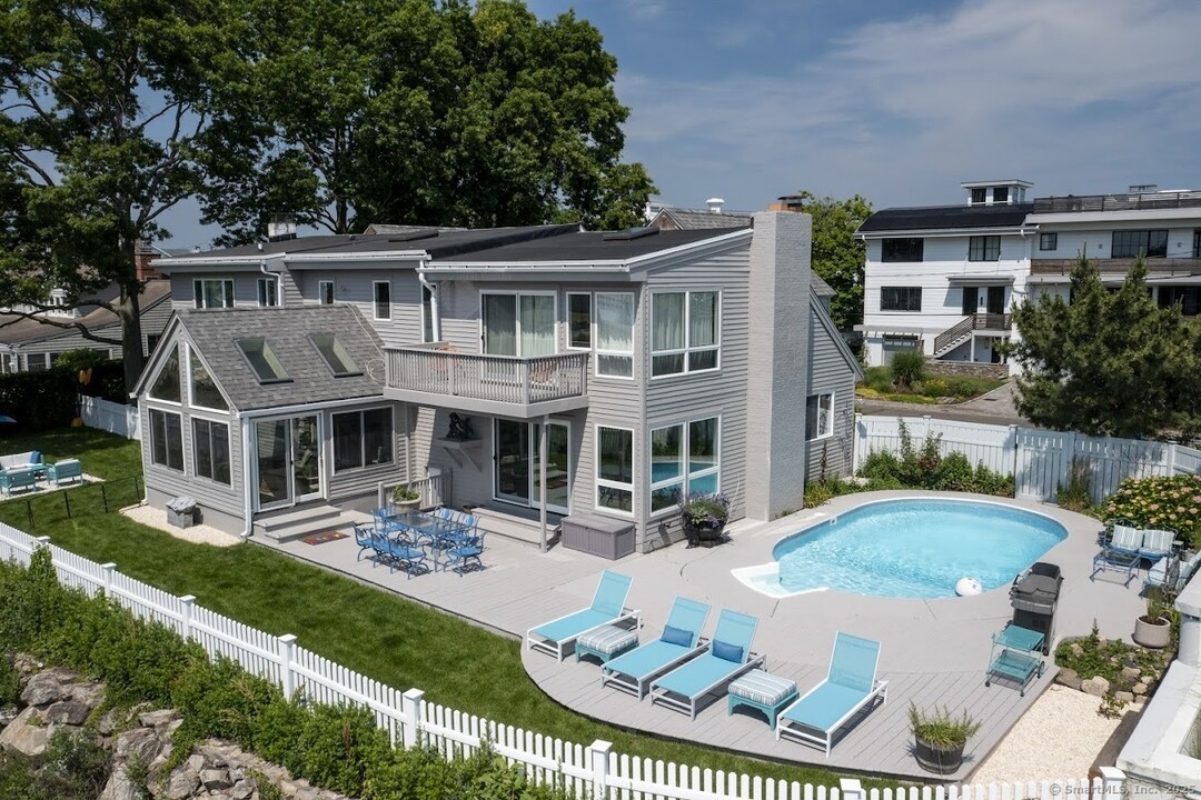 36 Spriteview Ave in Westport, CT - Foto de edificio