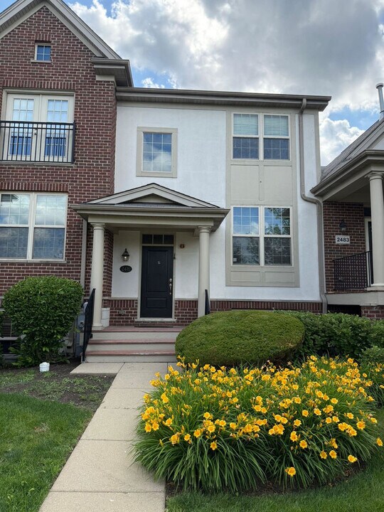 2481 Waterbury Ln in Buffalo Grove, IL - Building Photo