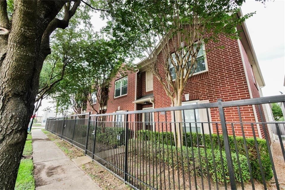 918 Memorial Heights Dr in Houston, TX - Building Photo