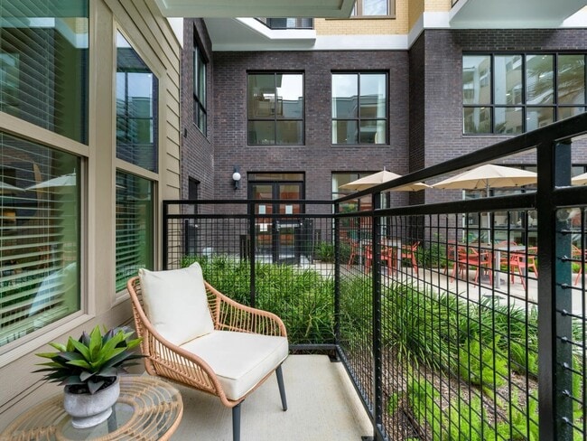 property at 641 W Crosstimbers St