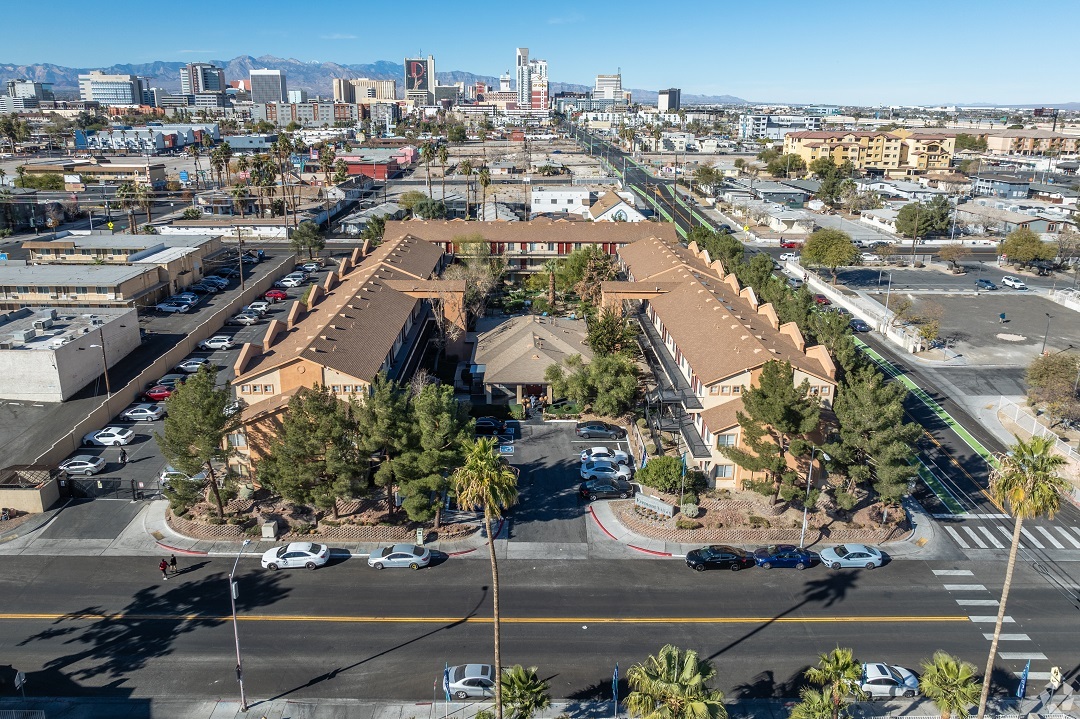 Fremont Villas in Las Vegas, NV - Building Photo