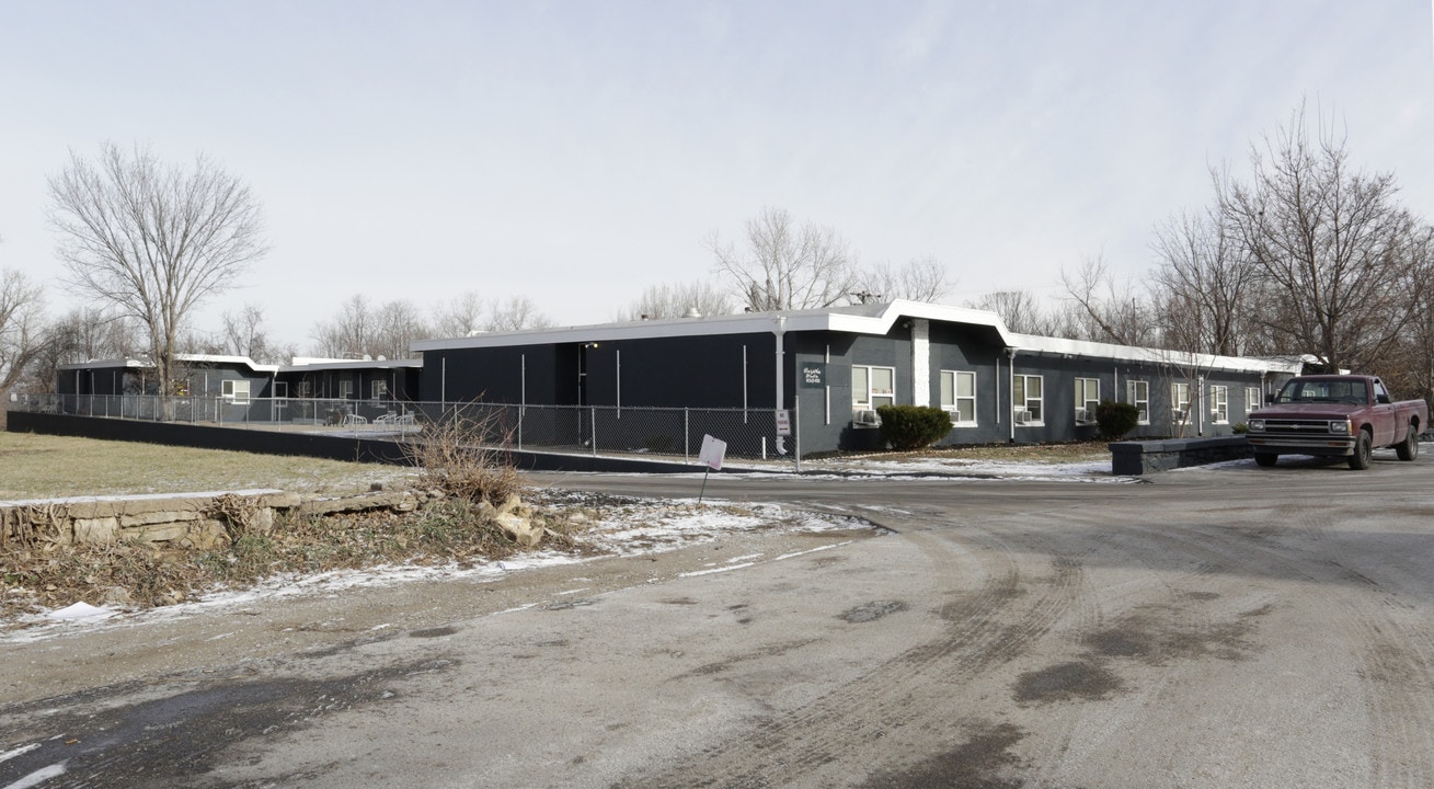 River by the Woods in Kansas City, KS - Foto de edificio