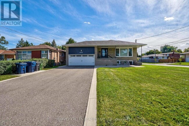 215 Searle Ave in Toronto, ON - Building Photo - Building Photo