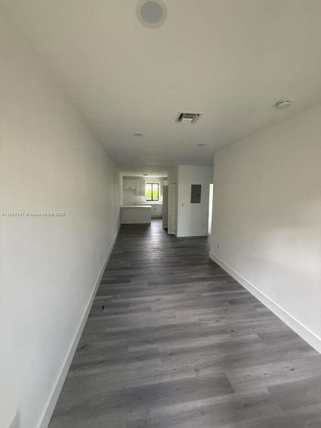 1779 NW 93rd St in Miami, FL - Foto de edificio - Building Photo