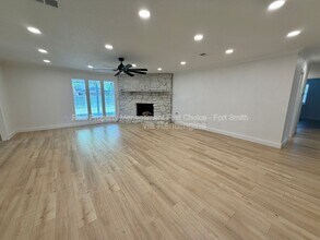 10107 Old Mill Rd in Fort Smith, AR - Foto de edificio - Building Photo