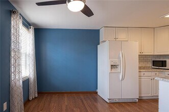84 Cortland Dr W in Mckees Rocks, PA - Building Photo - Building Photo