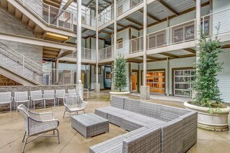 807 18th Ave S, Unit 110 in Nashville, TN - Foto de edificio - Building Photo