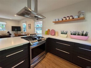 1622 Foothill Blvd in La Canada Flintridge, CA - Building Photo - Building Photo