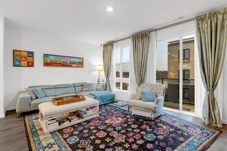 1200 Lakepointe Dr in Schaumburg, IL - Building Photo - Building Photo