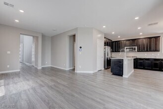 704 Rogue Wave St in Las Vegas, NV - Building Photo - Building Photo