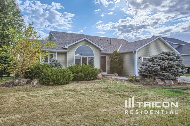 1924 French Trace Ave in Shakopee, MN - Building Photo - Building Photo