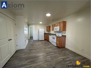 1942 Brock Dr in Pocatello, ID - Foto de edificio - Building Photo