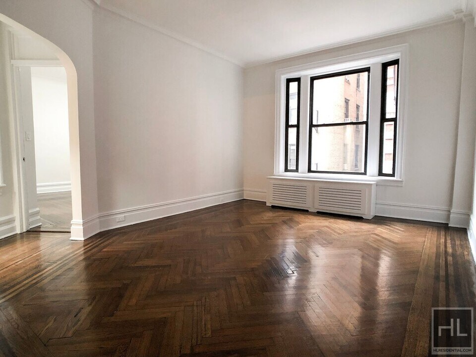 WEST 72 STREET in New York, NY - Building Photo