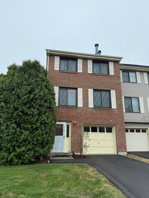 property at 7 Rollins Ct