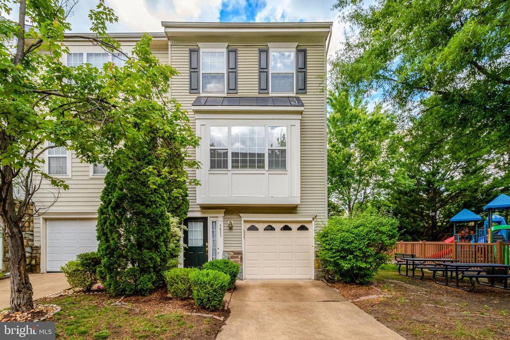 3825 Watkins Mill Dr in Alexandria, VA - Building Photo