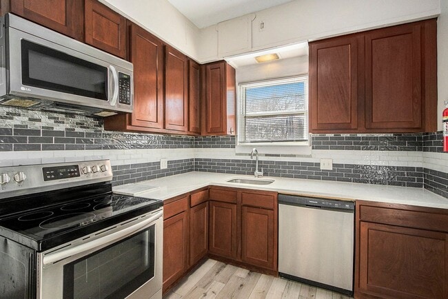 property at 1703 S Park St