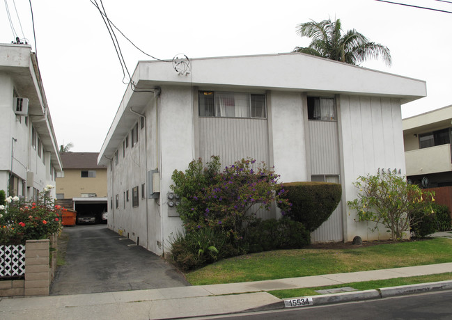 15534 S Budlong Pl in Gardena, CA - Foto de edificio - Building Photo