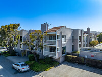 400 Laurel Ave in Half Moon Bay, CA - Building Photo - Building Photo