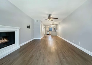 26758 Claudette St, Unit 427 in Santa Clarita, CA - Building Photo - Building Photo