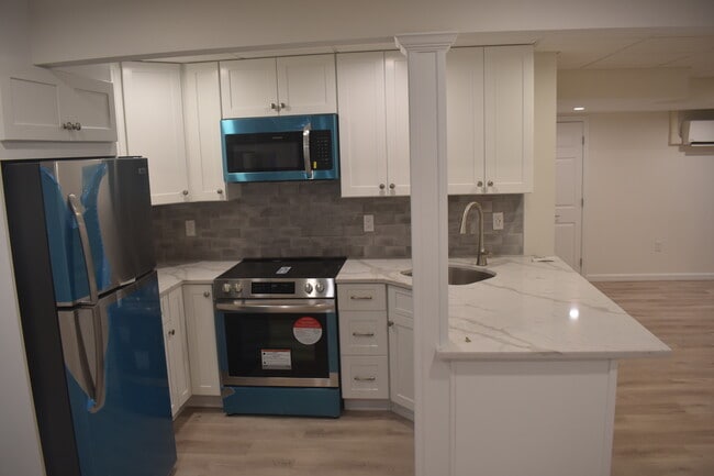 93 Woody Ln, Unit Basement in Oakdale, NY - Foto de edificio - Building Photo