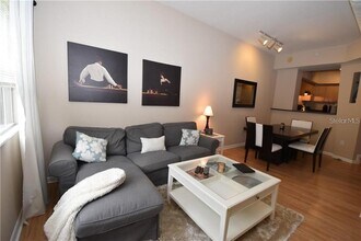 2402 W Azeele St in Tampa, FL - Building Photo - Building Photo