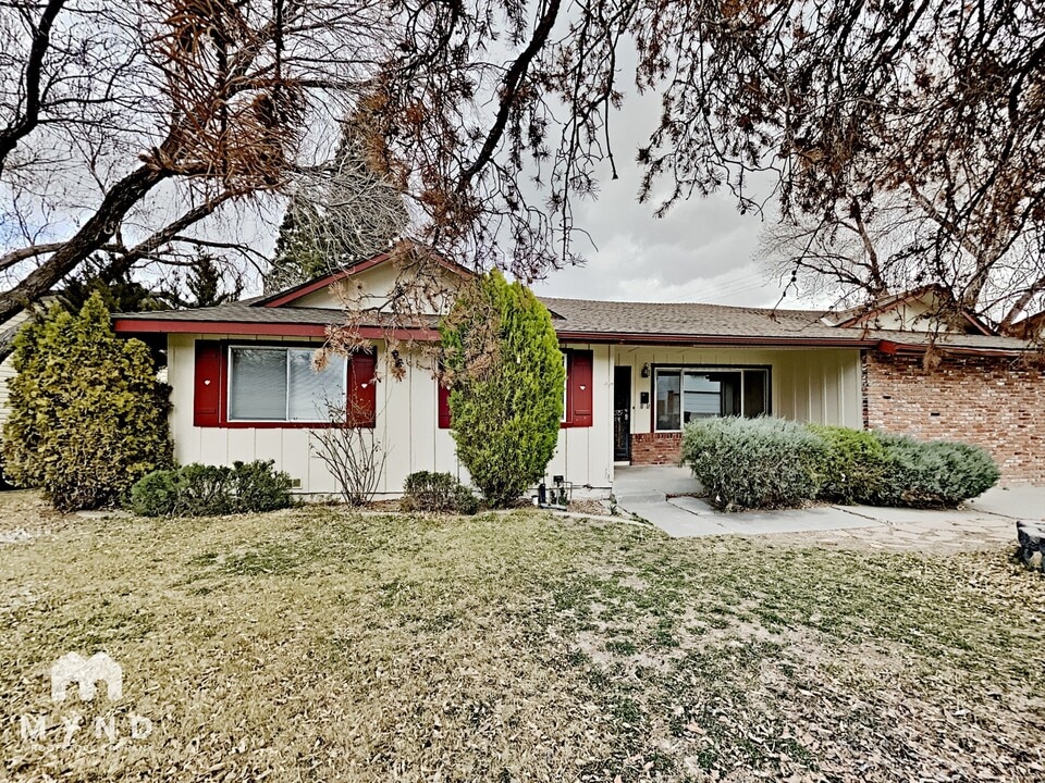 750 Rhode Island Dr in Reno, NV - Foto de edificio