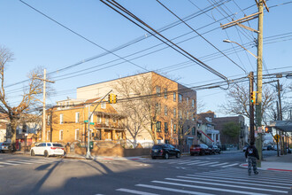 909 E 229th St in Bronx, NY - Building Photo - Building Photo