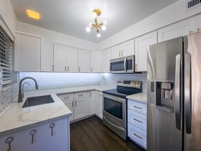 215 N Kenwood St in Glendale, CA - Building Photo - Building Photo