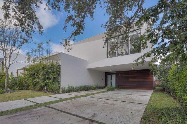 8621 Arboretum Ln in Miami, FL - Foto de edificio