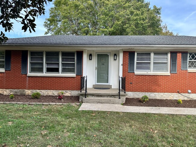 708 Cave Mill Rd in Bowling Green, KY - Building Photo - Building Photo