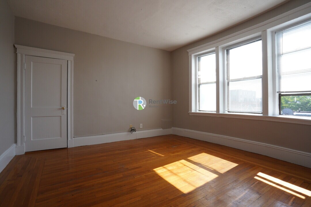 56 Gardner St in Boston, MA - Building Photo