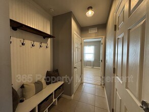 471 Seasons Dr in Punta Gorda, FL - Foto de edificio - Building Photo