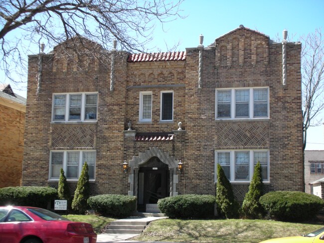 property at 3817 N Humboldt Blvd