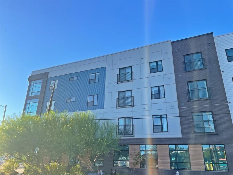 2220 Webberville Rd in Austin, TX - Foto de edificio