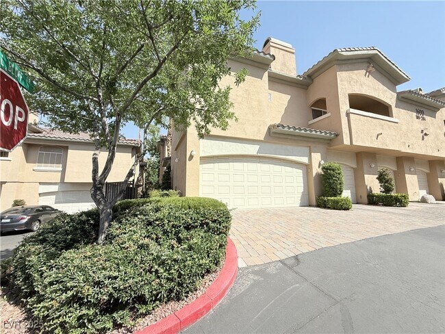 1600 Cardinal Bluff Dr in Las Vegas, NV - Building Photo - Building Photo